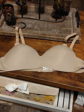 NWOT Warner's 38B Beige Padded Wirefree bra